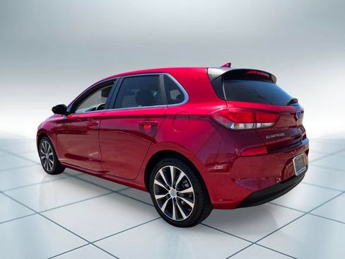 Used 2020 Hyundai Elantra GT FWD image 8
