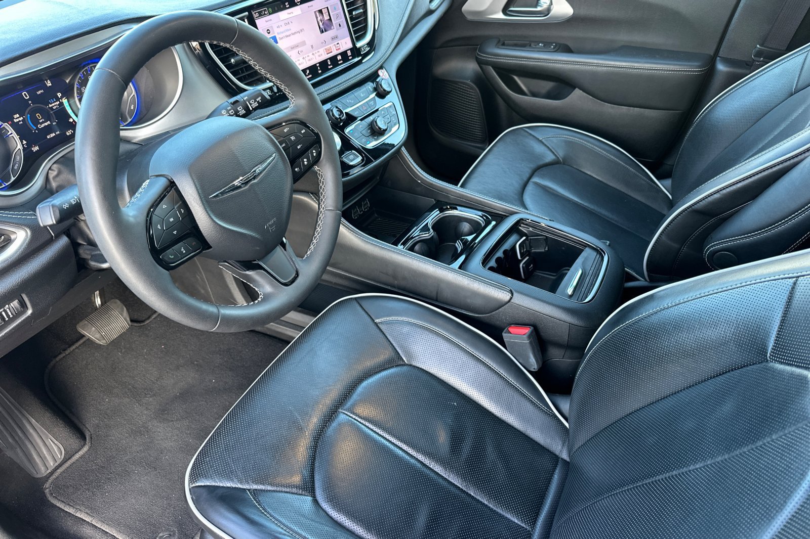 Used 2025 Chrysler Pacifica Limited FWD image 10