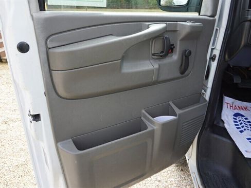 Used 2010 Chevrolet Express 1500 RWD image 18