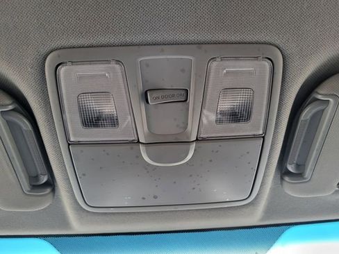 Used 2015 Hyundai Veloster image 25