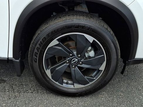 Used 2025 Nissan Rogue SV AWD/4WD image 11