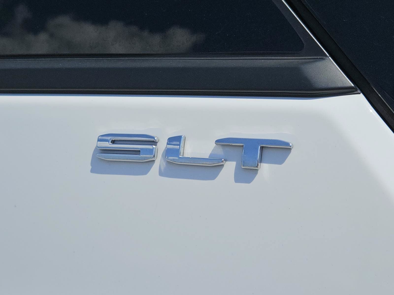 Used 2024 GMC Terrain SLT FWD image 8