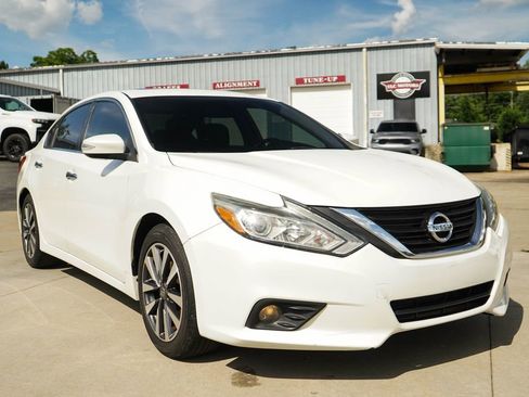 Used 2017 Nissan Altima 2.5 SL w/ Moonroof Package FWD image 37