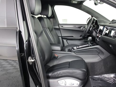 Certified 2023 Porsche Macan AWD/4WD image 31