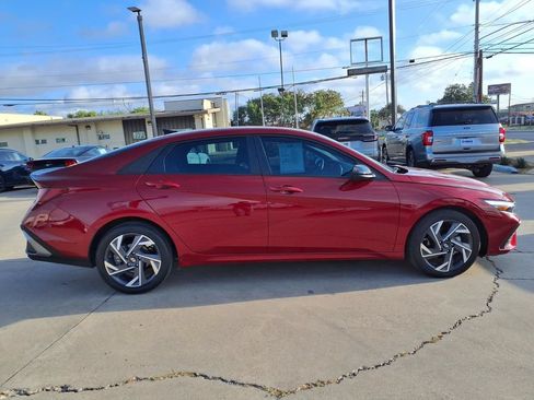 Used 2025 Hyundai Elantra Sport FWD image 9