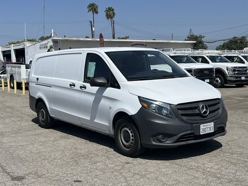 Used 2022 Mercedes-Benz Metris image 1