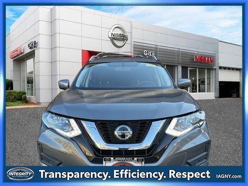 Used 2018 Nissan Rogue SV w/ Sun & Sound Touring Package image 8
