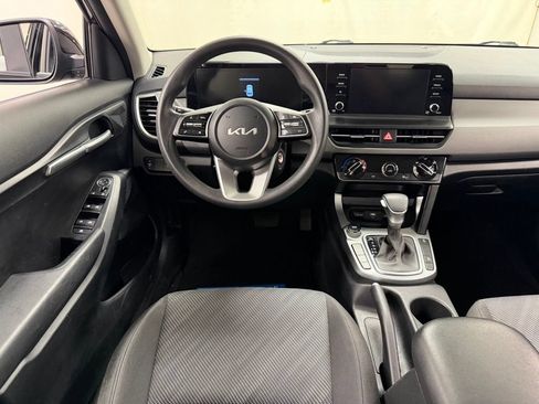 Used 2025 Kia Seltos LX AWD/4WD image 29