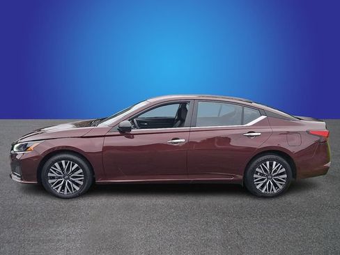 Used 2025 Nissan Altima 2.5 SV AWD/4WD image 7