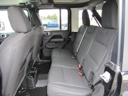 Used 2022 Jeep Wrangler Unlimited Sahara w/ Cold Weather Group image 18