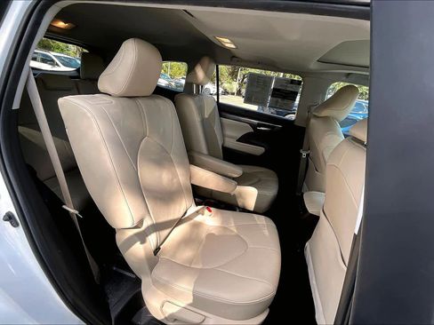 Used 2020 Toyota Highlander Limited image 19