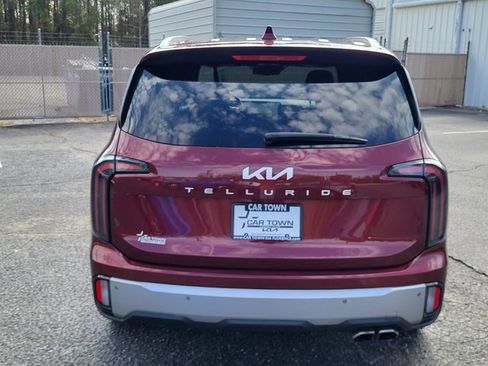Used 2023 Kia Telluride EX w/ EX Captain's Chair Package image 3