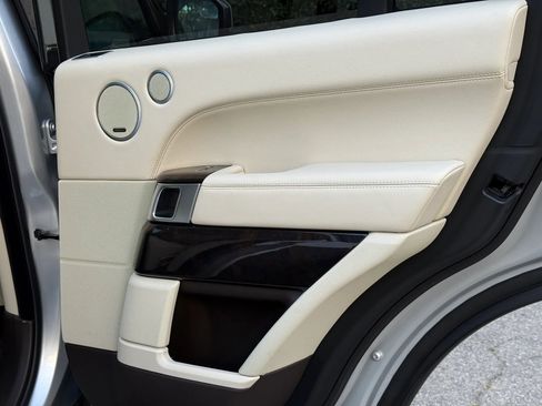Used 2016 Land Rover Range Rover HSE image 23