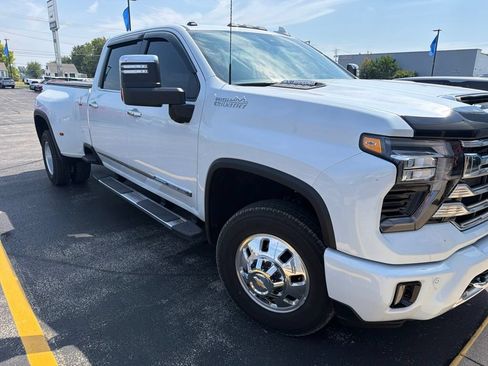 Used 2026 Chevrolet Silverado 3500 High Country w/ Technology Package AWD/4WD image 1