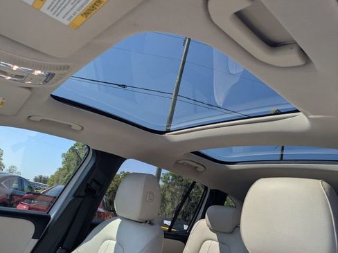 Used 2022 Mercedes-Benz GLB 250 w/ Premium Package Lite image 21