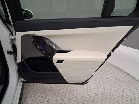 Certified 2023 BMW 740i w/ Parking Assistance Package RWD image 27