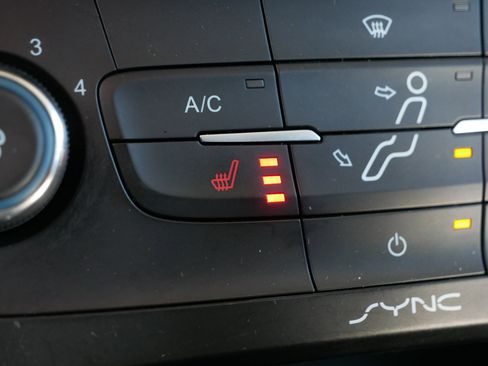 Used 2015 Ford Focus SE w/ SE Cold Weather Package image 28