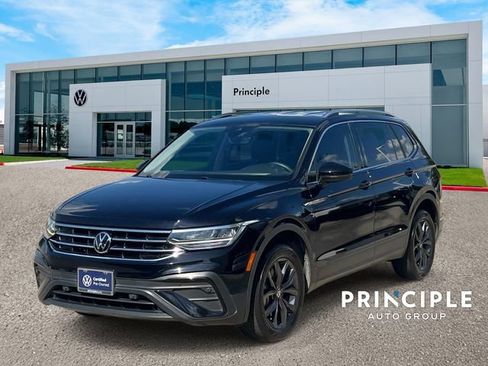 Used 2023 Volkswagen Tiguan SE FWD image 1
