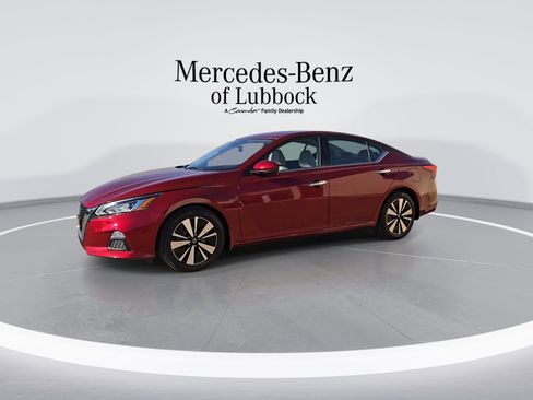 Used 2022 Nissan Altima 2.5 SV w/ SV Premium Package image 5