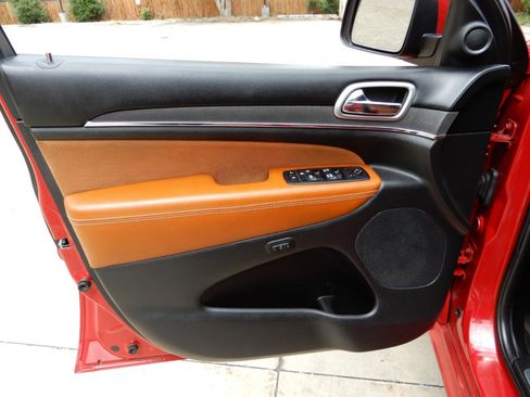 Used 2017 Jeep Grand Cherokee SRT image 20