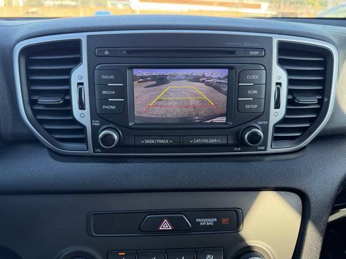 Used 2018 Kia Sportage LX image 9