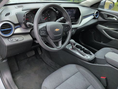 Certified 2024 Chevrolet Trax LS w/ LS Convenience Package FWD image 10