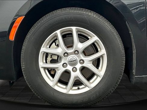Used 2023 Chrysler Pacifica Touring-L FWD image 35