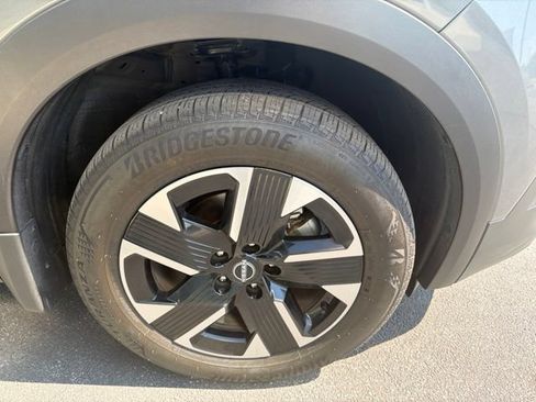 Used 2025 Nissan Kicks SV w/ SV Premium Package AWD/4WD image 10