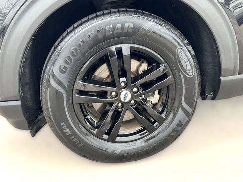 Used 2022 Ford Explorer XLT image 11