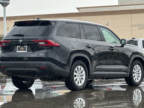 Used 2025 Toyota Grand Highlander XLE image 6