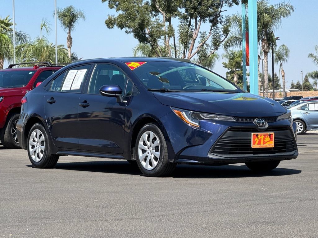 Used 2025 Toyota Corolla LE FWD image 7
