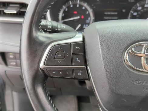 Used 2021 Toyota Highlander XLE image 12