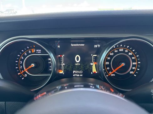 Used 2018 Jeep Wrangler Unlimited Sahara image 13