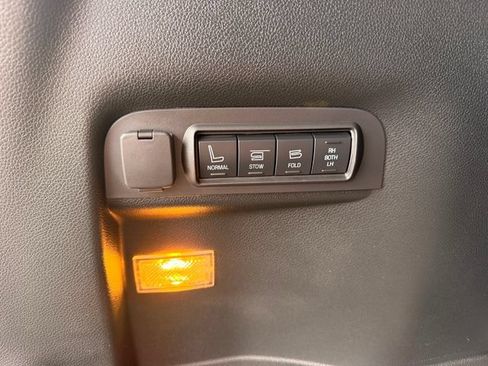 Used 2018 Ford Explorer Sport w/ Equipment Group 401A AWD/4WD image 30