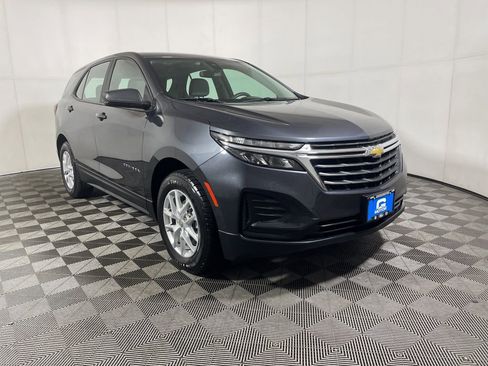 Used 2022 Chevrolet Equinox LS AWD/4WD image 2
