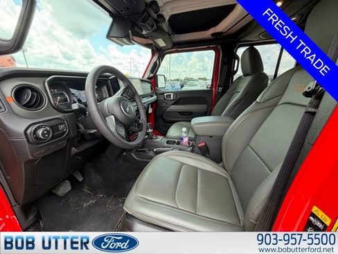 Used 2025 Jeep Gladiator Mojave AWD/4WD image 5