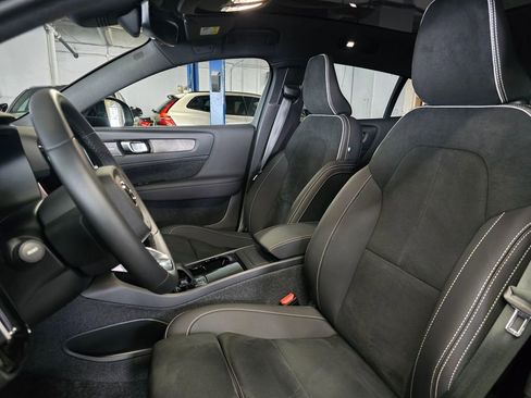 Certified 2023 Volvo C40 P8 Recharge Ultimate w/ Protection Package Premier image 22