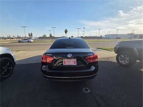 Used 2015 Volkswagen Passat TDI SEL Premium FWD image 6
