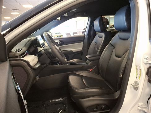 Certified 2025 Jeep Compass Limited AWD/4WD image 13