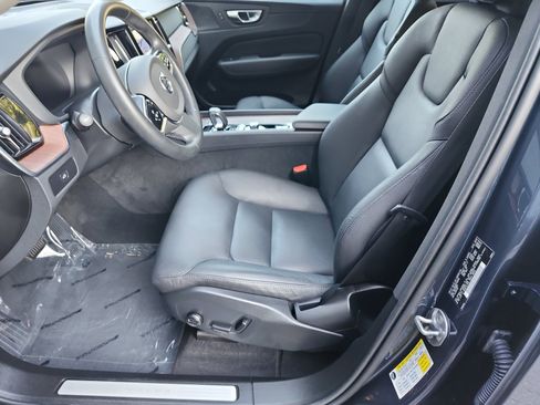 Used 2023 Volvo XC60 B5 Plus w/ Climate Package AWD/4WD image 9