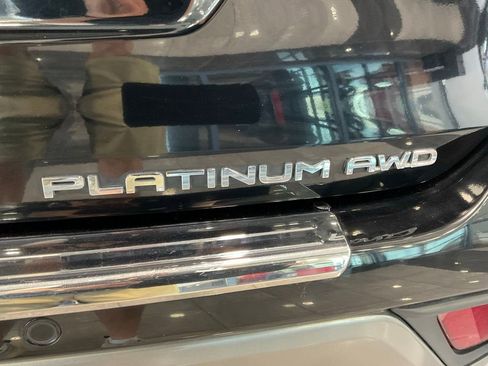 Used 2024 Toyota Highlander Platinum image 25