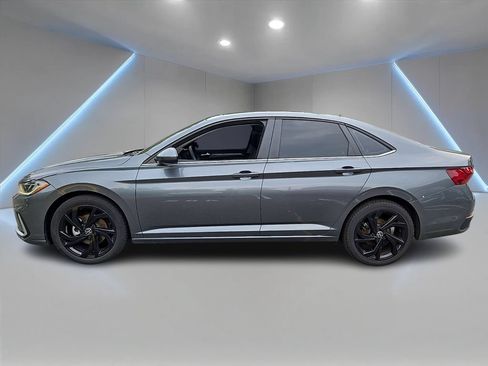 Used 2025 Volkswagen Jetta SE w/ Sunroof Package FWD image 7