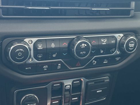 New 2025 Jeep Wrangler Unlimited Rubicon 392 image 17