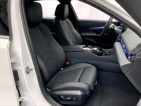 Used 2025 BMW i5 xDrive40 w/ M Sport Package AWD/4WD image 17