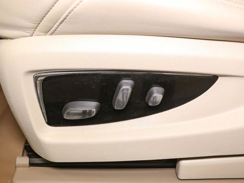 Used 2017 Cadillac Escalade Luxury image 45