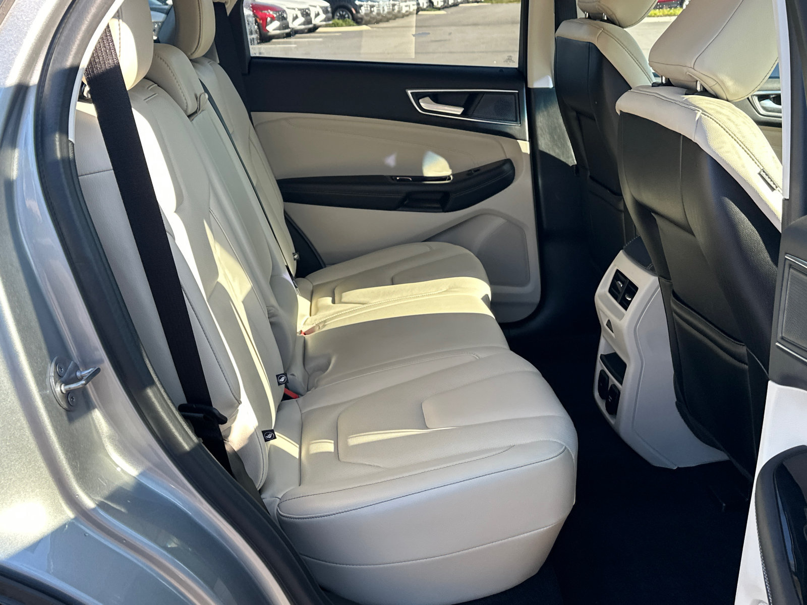 Used 2020 Ford Edge Titanium w/ Equipment Group 301A AWD/4WD image 15