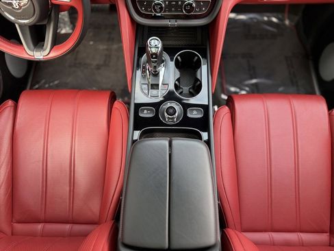 Used 2023 Bentley Bentayga image 46