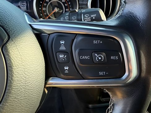 Used 2021 Jeep Wrangler Unlimited Sahara w/ Dual Top Group AWD/4WD image 17