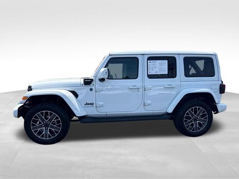 Used 2024 Jeep Wrangler High Altitude AWD/4WD image 2