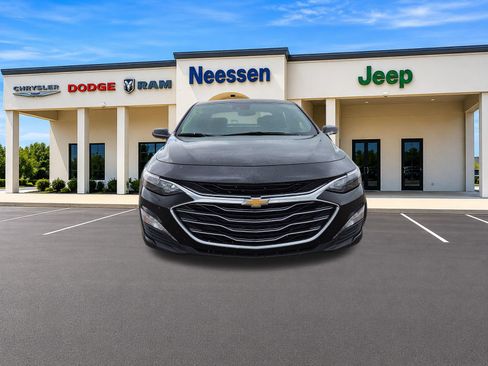Used 2024 Chevrolet Malibu LT FWD image 2